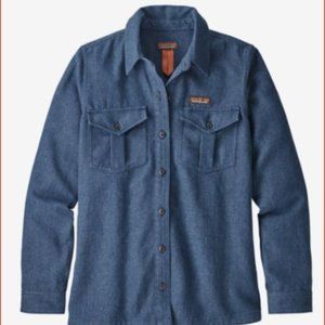 New Patagonia women's farrier size medium shirt, blue.